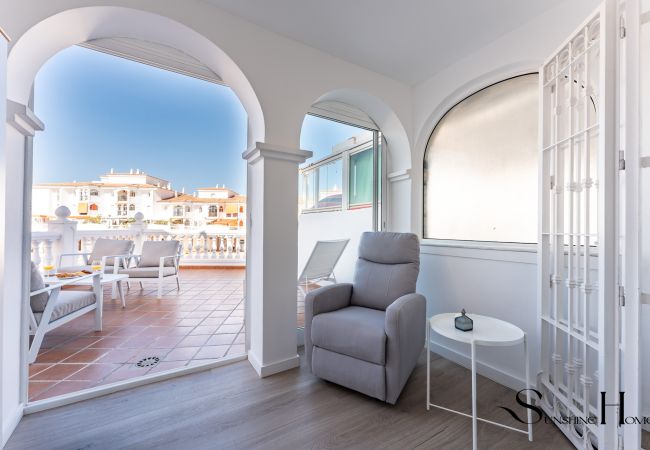 Apartment in Benalmádena - Fancy 2BR Retreat: Pool, Parking, Wonderful Views Apartment in Benalmádena - Fancy 2BR Retreat: Pool, Parking, Wonderful Views
