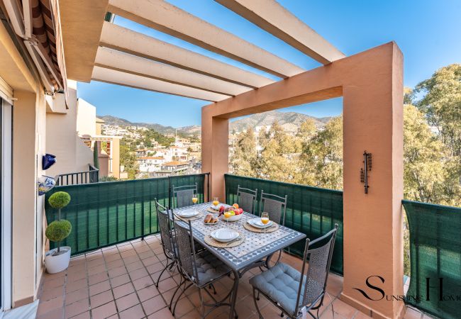 Apartment in Fuengirola - Mountain Views, Pool & Rooftop: Cozy 2BR for 6 Apartment in Fuengirola - Mountain Views, Pool & Rooftop: Cozy 2BR for 6