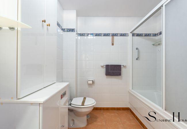 Apartment in Fuengirola - Mountain Views, Pool & Rooftop: Cozy 2BR for 6 Apartment in Fuengirola - Mountain Views, Pool & Rooftop: Cozy 2BR for 6