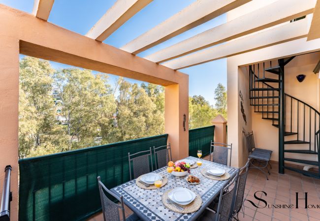 Apartment in Fuengirola - Mountain Views, Pool & Rooftop: Cozy 2BR for 6 Apartment in Fuengirola - Mountain Views, Pool & Rooftop: Cozy 2BR for 6