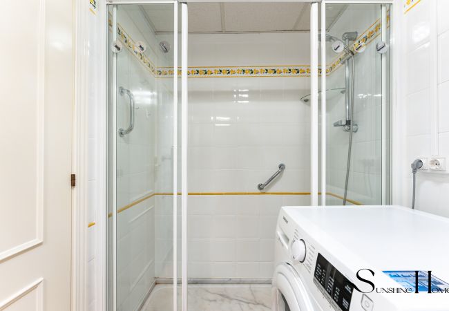 Apartment in Fuengirola - Mountain Views, Pool & Rooftop: Cozy 2BR for 6 Apartment in Fuengirola - Mountain Views, Pool & Rooftop: Cozy 2BR for 6