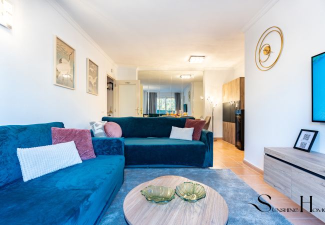 Apartment in Fuengirola - Mountain Views, Pool & Rooftop: Cozy 2BR for 6 Apartment in Fuengirola - Mountain Views, Pool & Rooftop: Cozy 2BR for 6