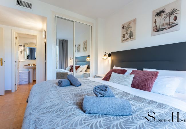 Apartment in Fuengirola - Mountain Views, Pool & Rooftop: Cozy 2BR for 6 Apartment in Fuengirola - Mountain Views, Pool & Rooftop: Cozy 2BR for 6