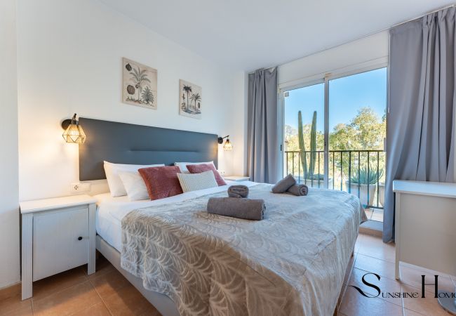 Apartment in Fuengirola - Mountain Views, Pool & Rooftop: Cozy 2BR for 6 Apartment in Fuengirola - Mountain Views, Pool & Rooftop: Cozy 2BR for 6