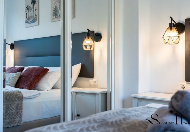 Apartment in Fuengirola - Mountain Views, Pool & Rooftop: Cozy 2BR for 6 Apartment in Fuengirola - Mountain Views, Pool & Rooftop: Cozy 2BR for 6