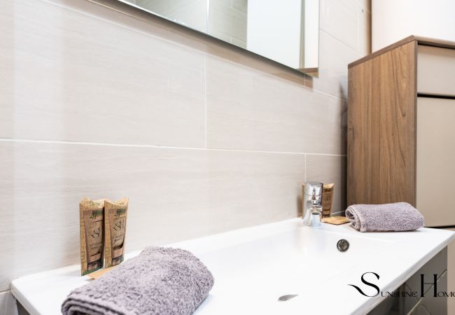 Apartment in Benalmádena - Stylish Retreat: 1-Bed, Pool, Sleeps 3 Apartment in Benalmádena - Stylish Retreat: 1-Bed, Pool, Sleeps 3