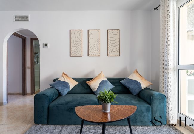 Apartment in Benalmádena - Coastal 2BR Apartment, Parking, Pool Apartment in Benalmádena - Coastal 2BR Apartment, Parking, Pool