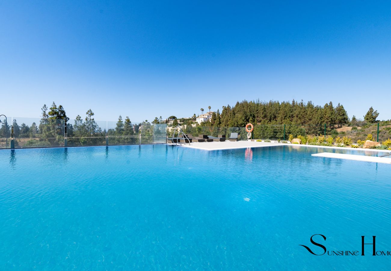 Apartment in Mijas Costa - Luxury 2-Bedroom Apartment | Pools, Sauna, Gym & More!