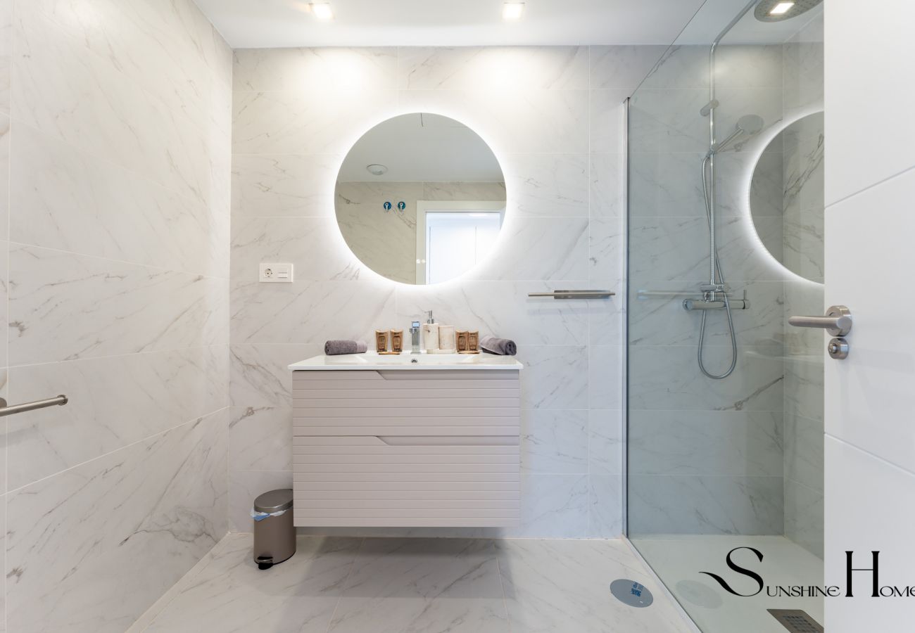 Apartment in Mijas Costa - Luxury 2-Bedroom Apartment | Pools, Sauna, Gym & More!
