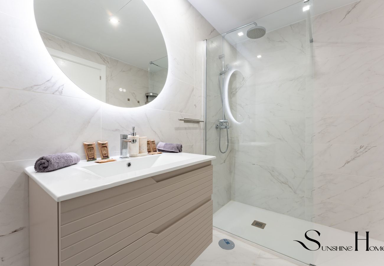Apartment in Mijas Costa - Luxury 2-Bedroom Apartment | Pools, Sauna, Gym & More!