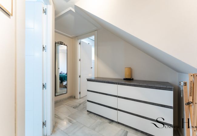 Apartment in Torremolinos - Cozy 2 Bedroom Duplex, Parking, Terrace, Office, Pool!  Apartment in Torremolinos - Cozy 2 Bedroom Duplex, Parking, Terrace, Office, Pool!
