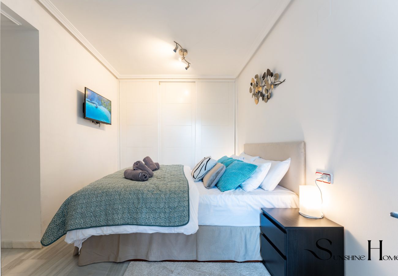 Apartment in Torremolinos - Cozy 2 Bedroom Duplex, Parking, Terrace, Office, Pool! 