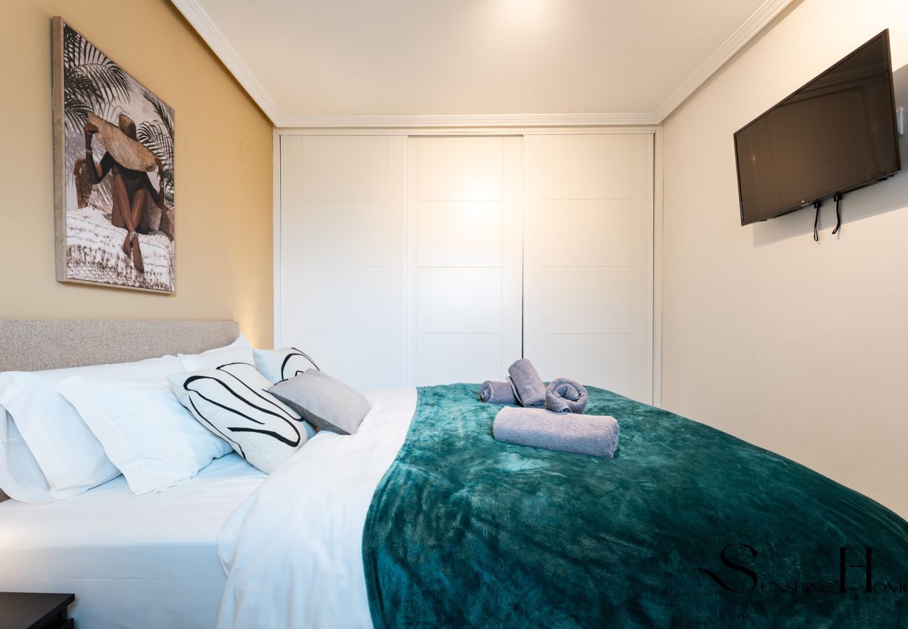 Apartment in Torremolinos - Cozy 2 Bedroom Duplex, Parking, Terrace, Office, Pool! 