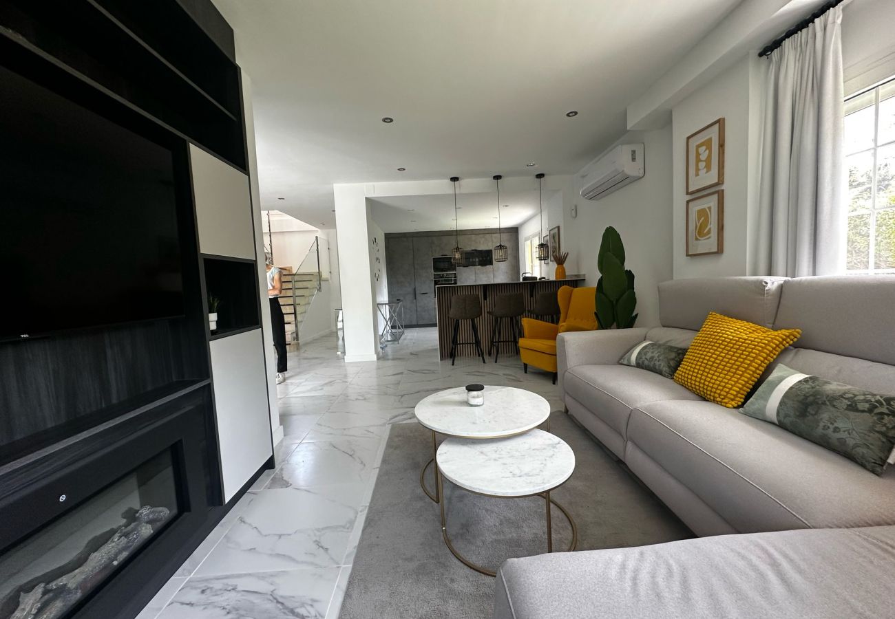 Townhouse in Mijas Costa - Peaceful Lux, 3 Bed townhouse 10 min to the Beach