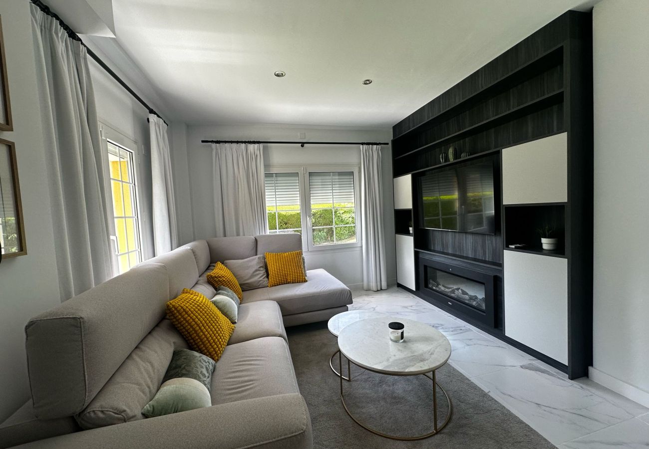 Townhouse in Mijas Costa - Peaceful Lux, 3 Bed townhouse 10 min to the Beach