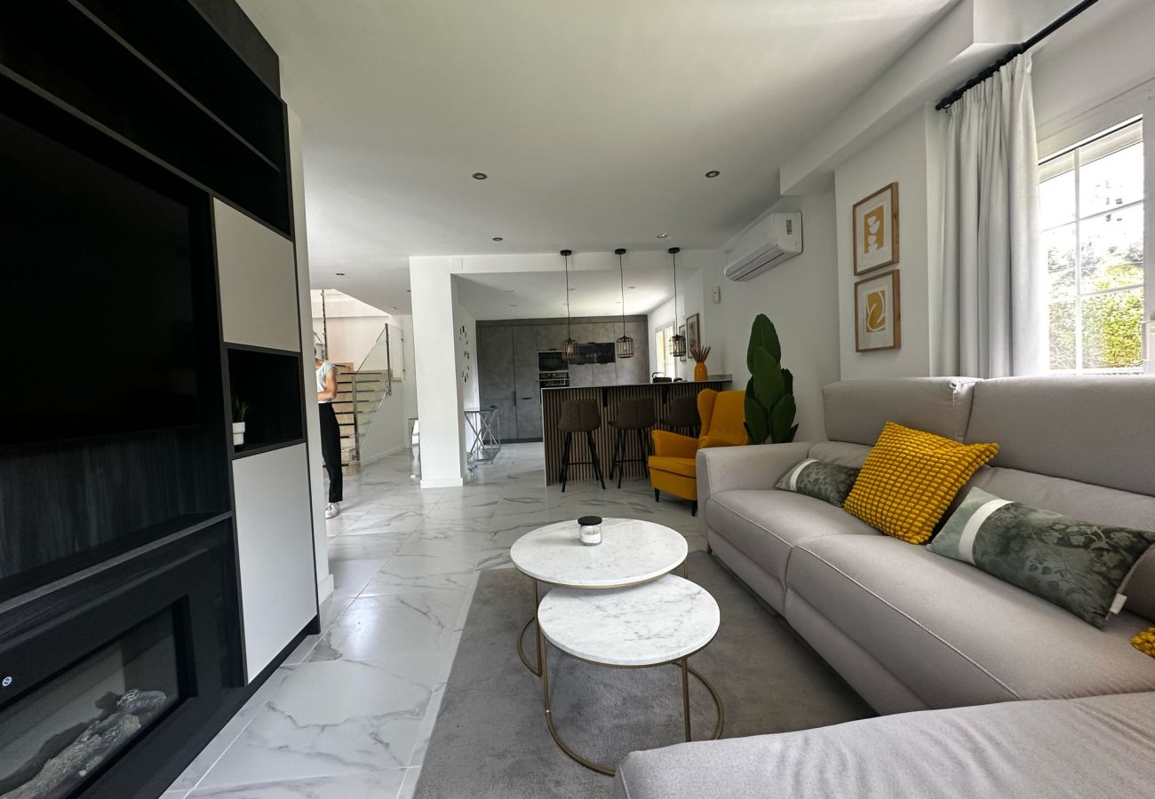 Townhouse in Mijas Costa - Peaceful Lux, 3 Bed townhouse 10 min to the Beach