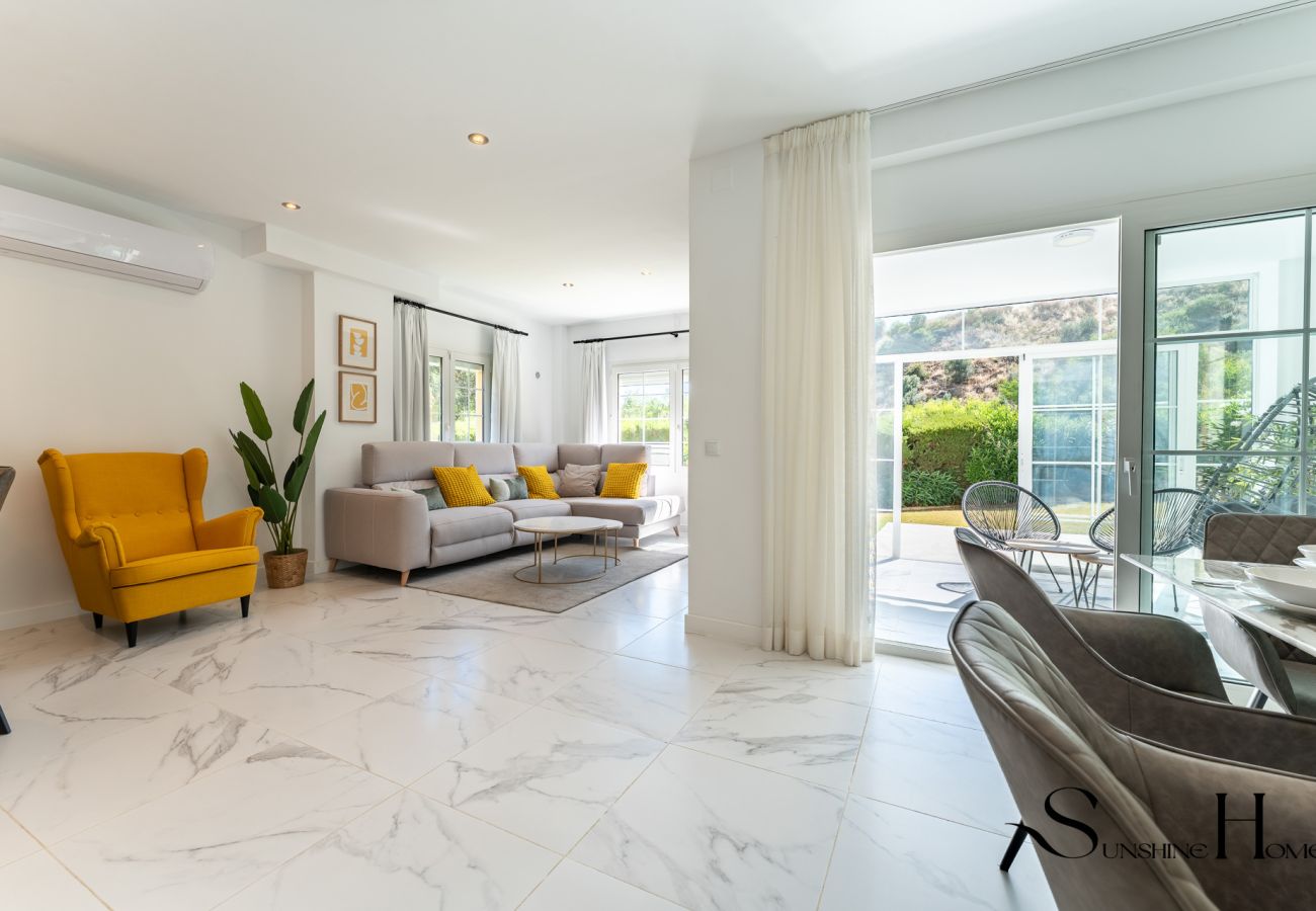 Terraced House in Mijas Costa - Peaceful Lux, 3 Bed townhouse 10 min to the Beach