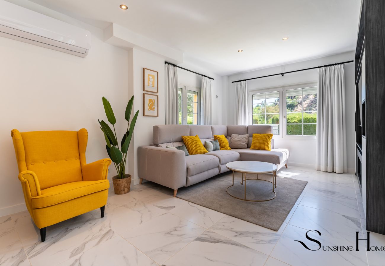 Terraced House in Mijas Costa - Peaceful Lux, 3 Bed townhouse 10 min to the Beach
