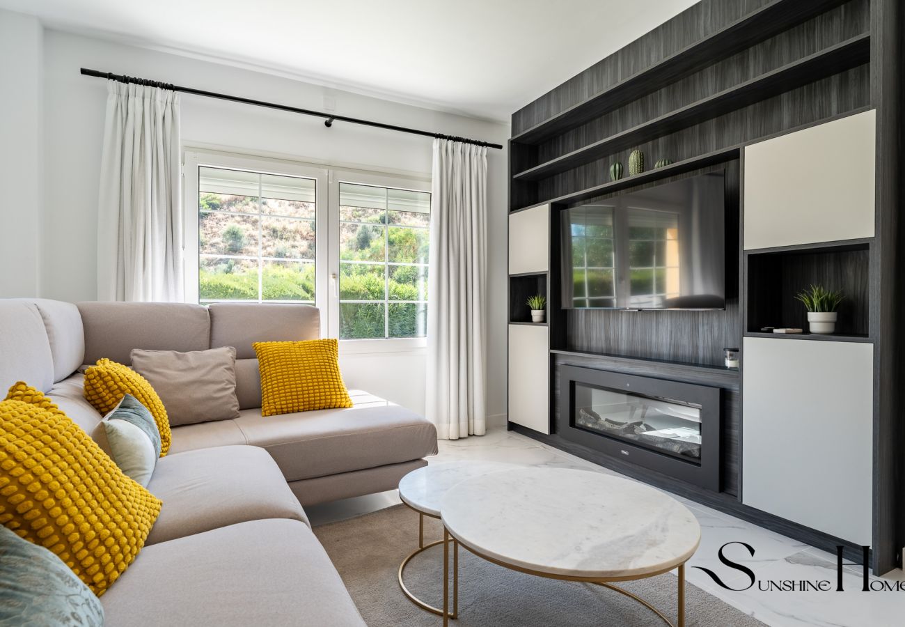Terraced House in Mijas Costa - Peaceful Lux, 3 Bed townhouse 10 min to the Beach