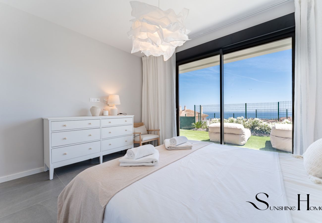 Terraced House in Mijas - Luxury 3-Bed Mijas Villa – Sea View, Pool & Jacuzzi