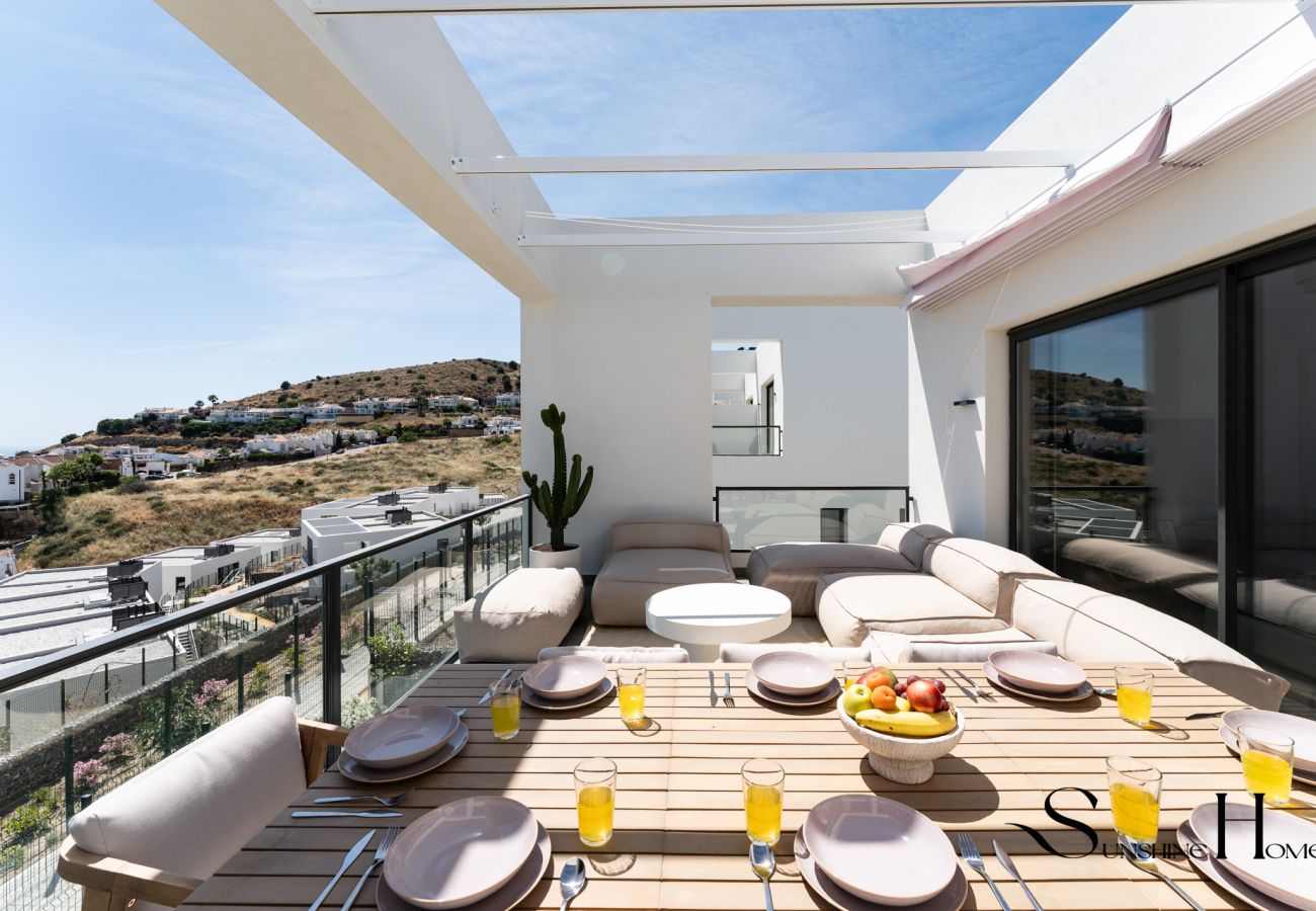 Terraced House in Mijas - Luxury 3-Bed Mijas Villa – Sea View, Pool & Jacuzzi