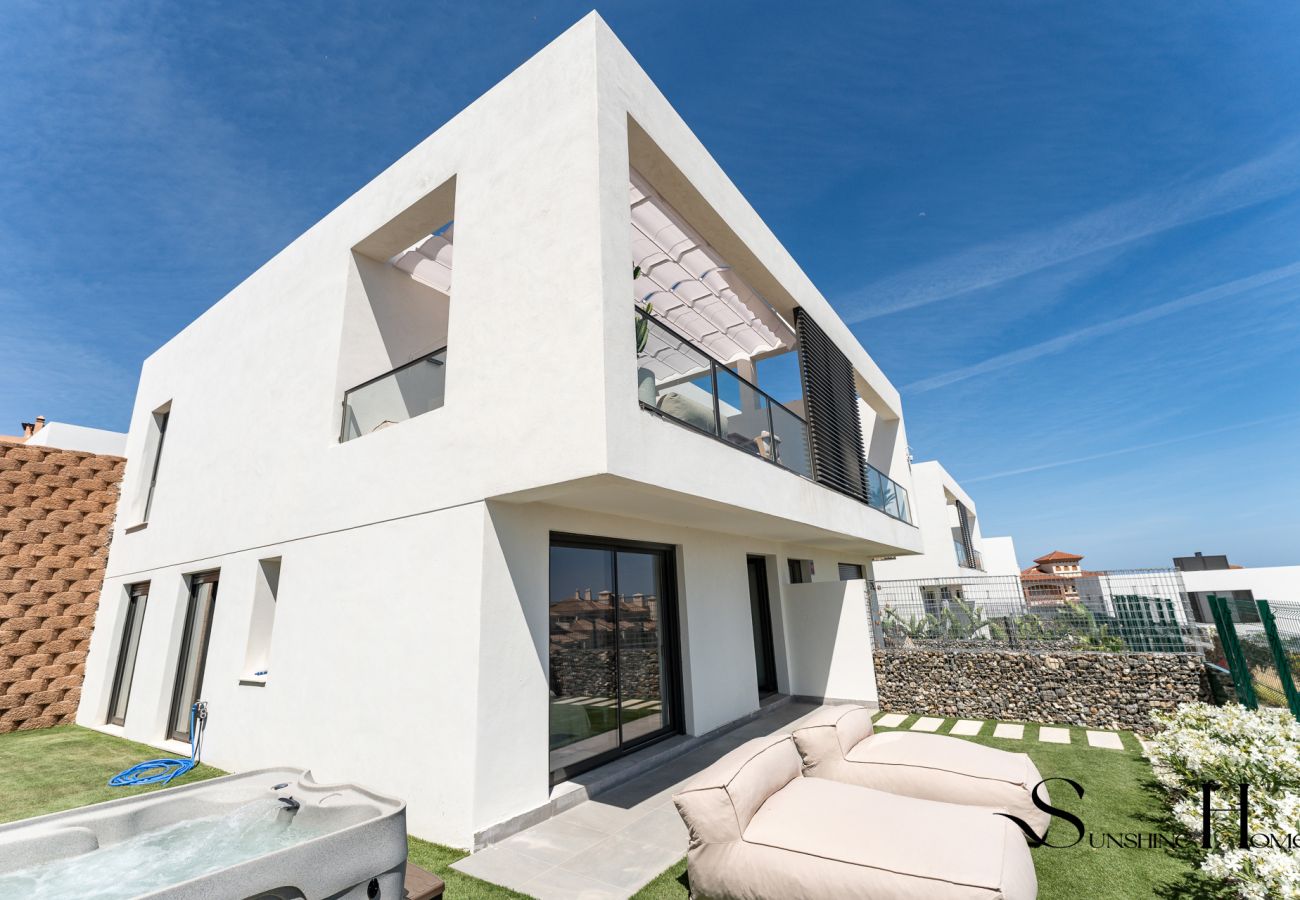 Terraced House in Mijas - Luxury 3-Bed Mijas Villa – Sea View, Pool & Jacuzzi