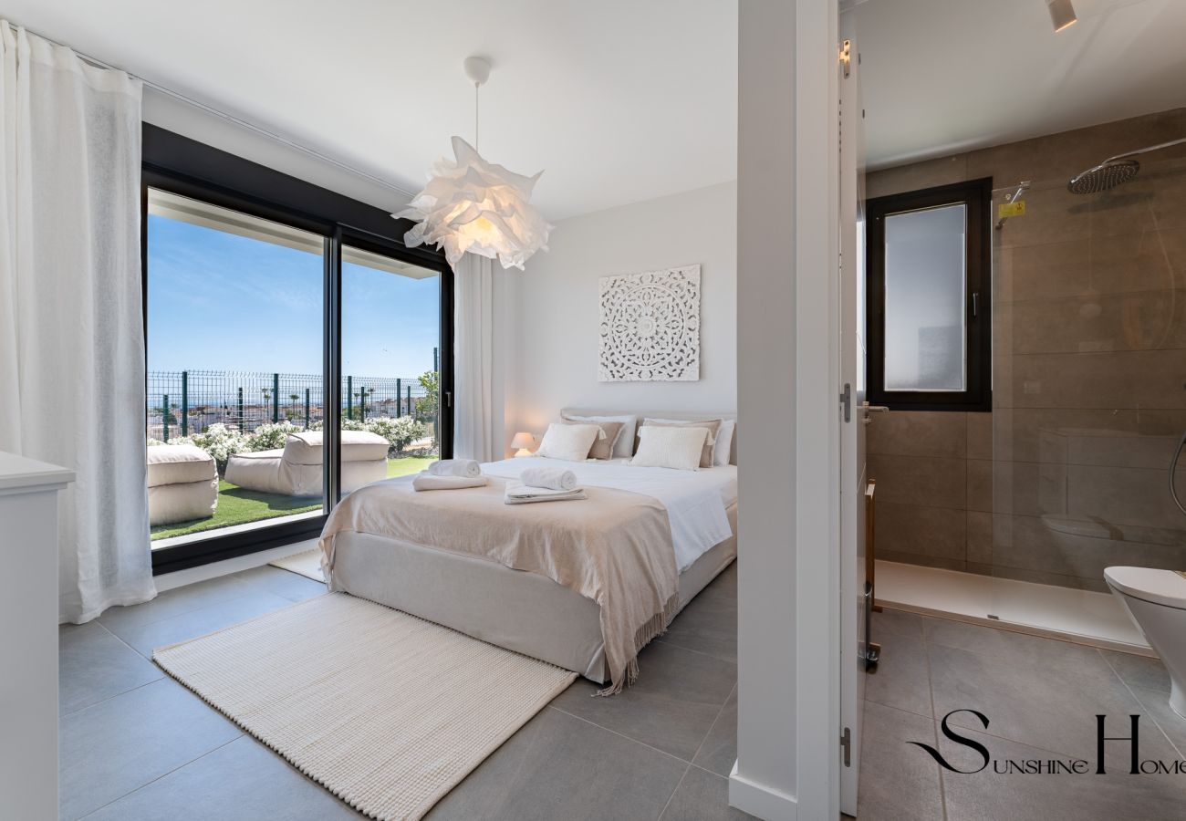 Terraced House in Mijas - Luxury 3-Bed Mijas Villa – Sea View, Pool & Jacuzzi