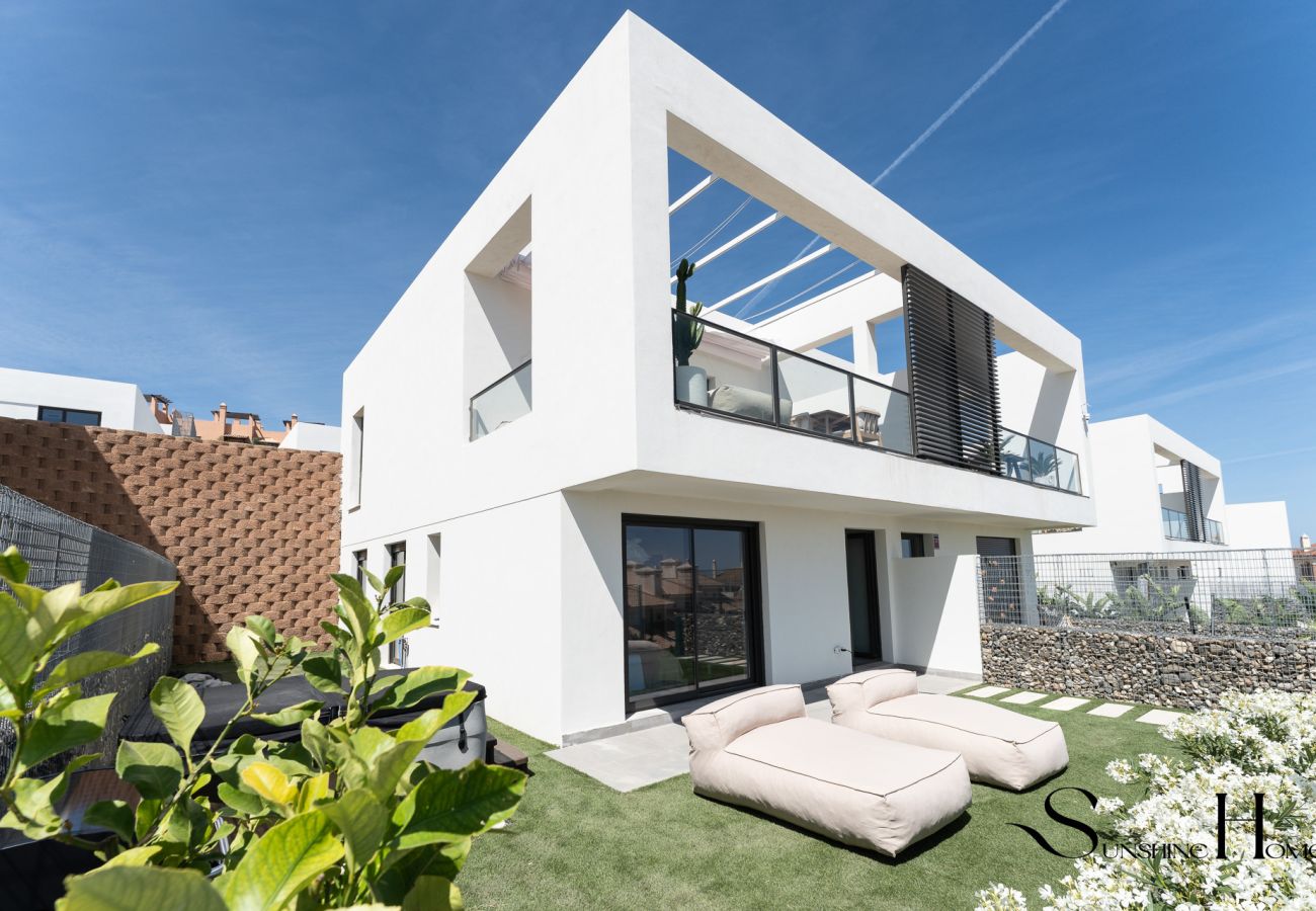 Terraced House in Mijas - Luxury 3-Bed Mijas Villa – Sea View, Pool & Jacuzzi