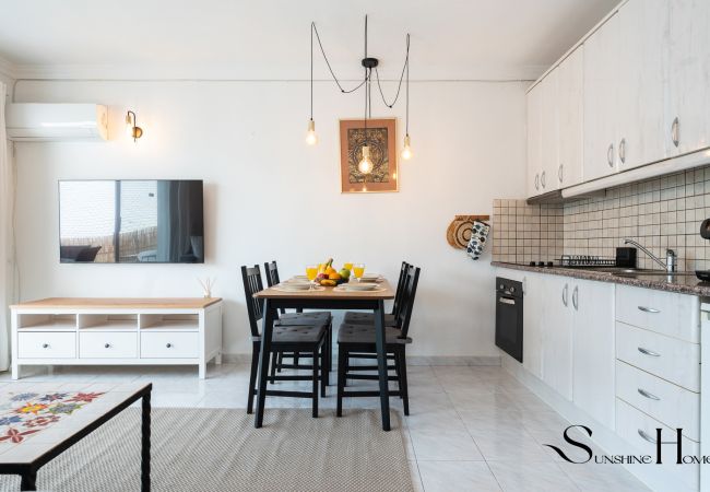 Apartment in Benalmádena - Great Location, Sea View, 2 Bedroom, Steps from the Beach Apartment in Benalmádena - Great Location, Sea View, 2 Bedroom, Steps from the Beach