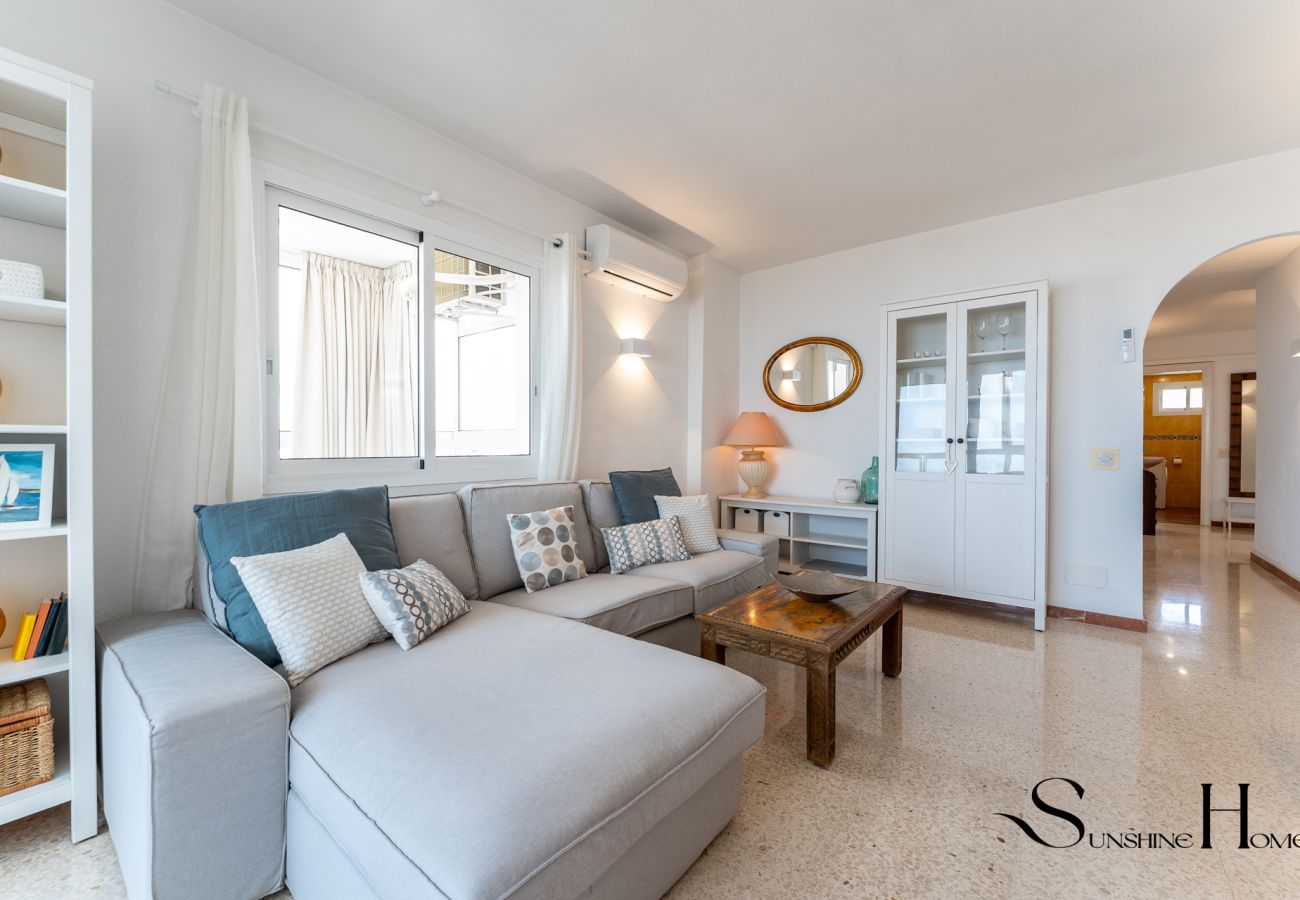 Apartment in Benalmádena - Andalusian-Style 3-Bedroom Apartment with Sea Views in Central Benalmádena