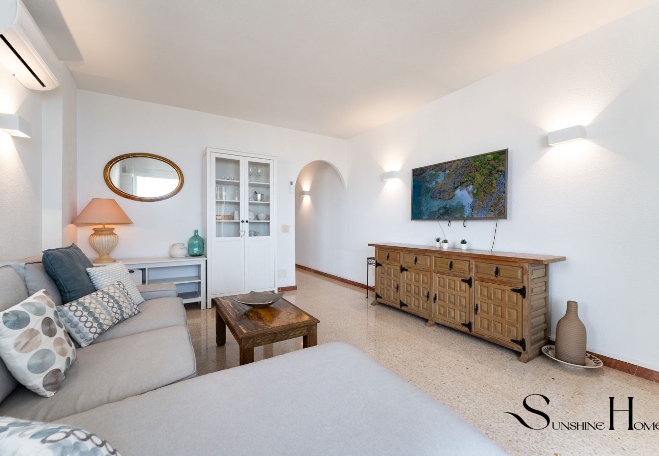 Apartment in Benalmádena - Andalusian-Style 3-Bedroom Apartment with Sea Views in Central Benalmádena