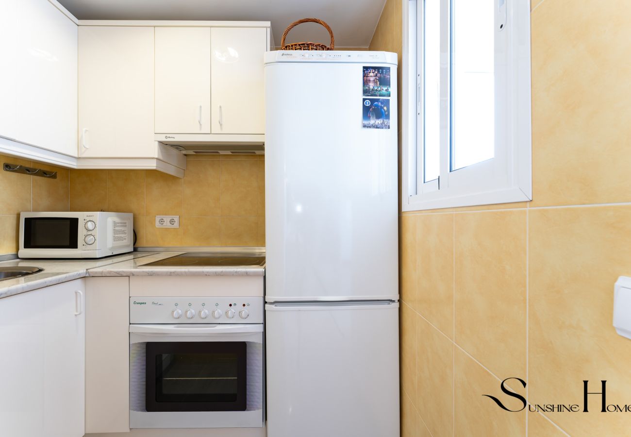 Apartment in Benalmádena - Andalusian-Style 3-Bedroom Apartment with Sea Views in Central Benalmádena