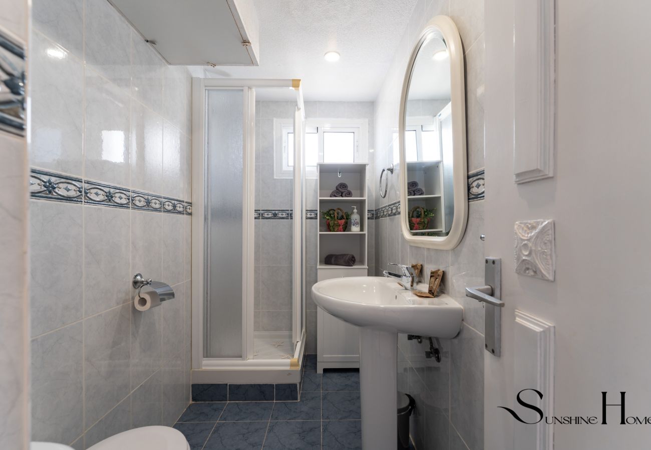 Apartment in Benalmádena - Andalusian-Style 3-Bedroom Apartment with Sea Views in Central Benalmádena