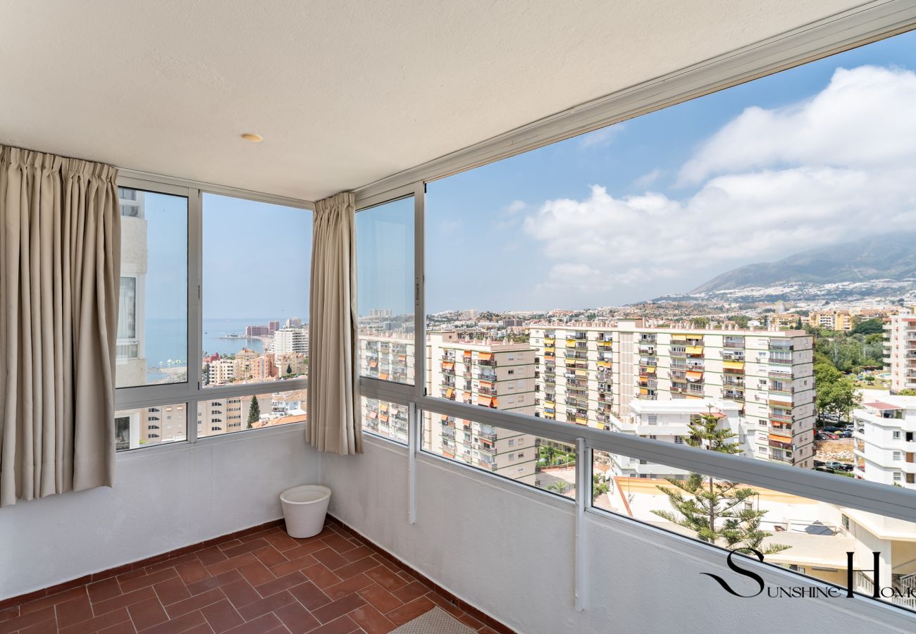 Apartment in Benalmádena - Andalusian-Style 3-Bedroom Apartment with Sea Views in Central Benalmádena
