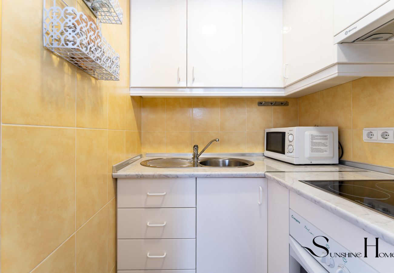 Apartment in Benalmádena - Andalusian-Style 3-Bedroom Apartment with Sea Views in Central Benalmádena