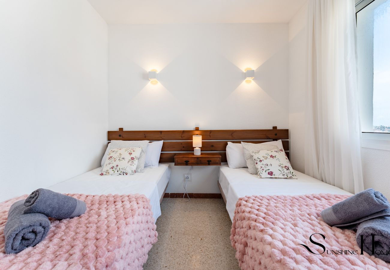 Apartment in Benalmádena - Andalusian-Style 3-Bedroom Apartment with Sea Views in Central Benalmádena
