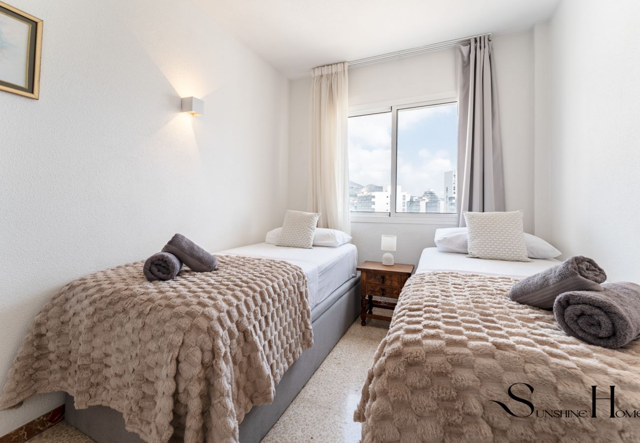 Apartment in Benalmádena - Andalusian-Style 3-Bedroom Apartment with Sea Views in Central Benalmádena