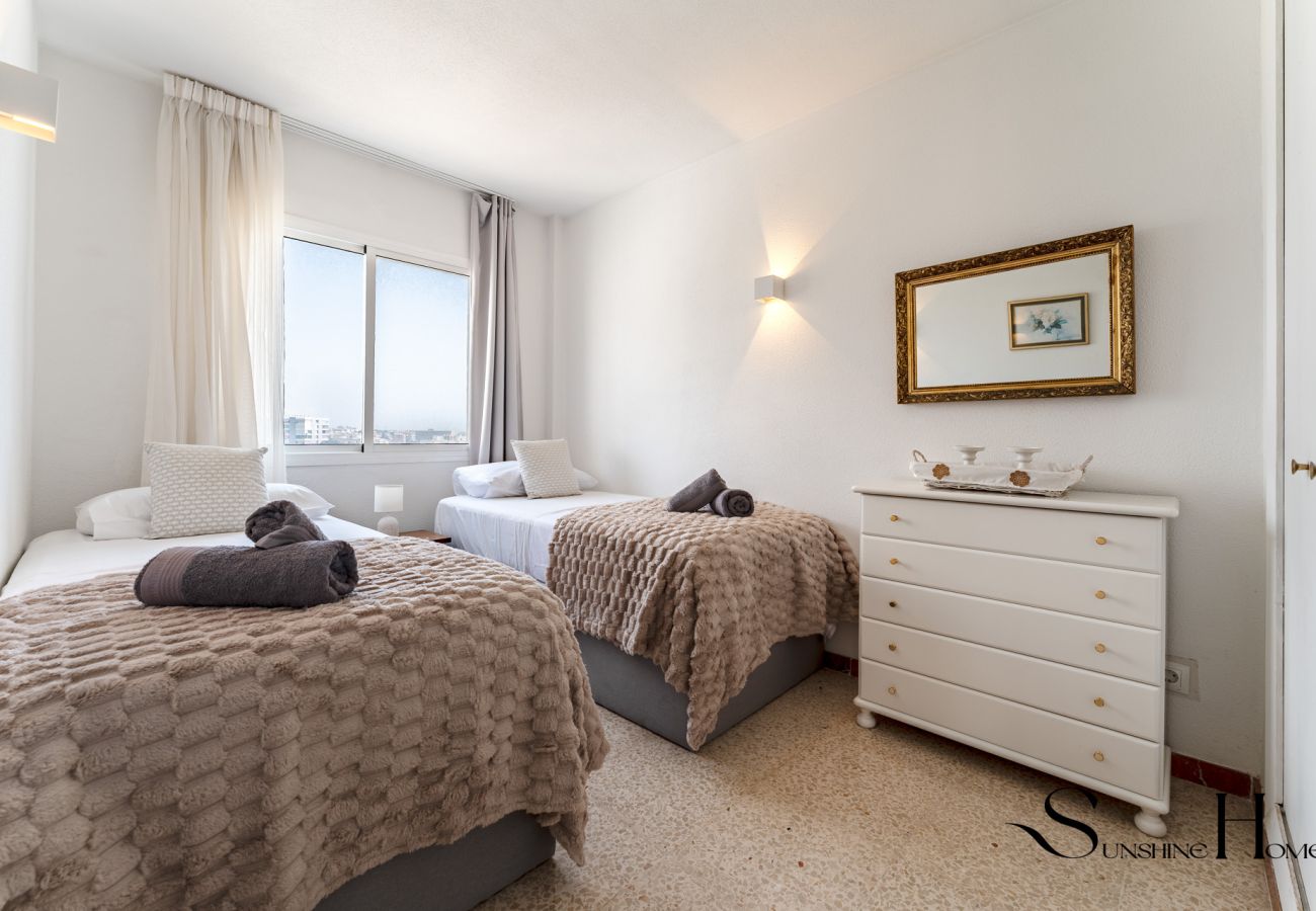 Apartment in Benalmádena - Andalusian-Style 3-Bedroom Apartment with Sea Views in Central Benalmádena