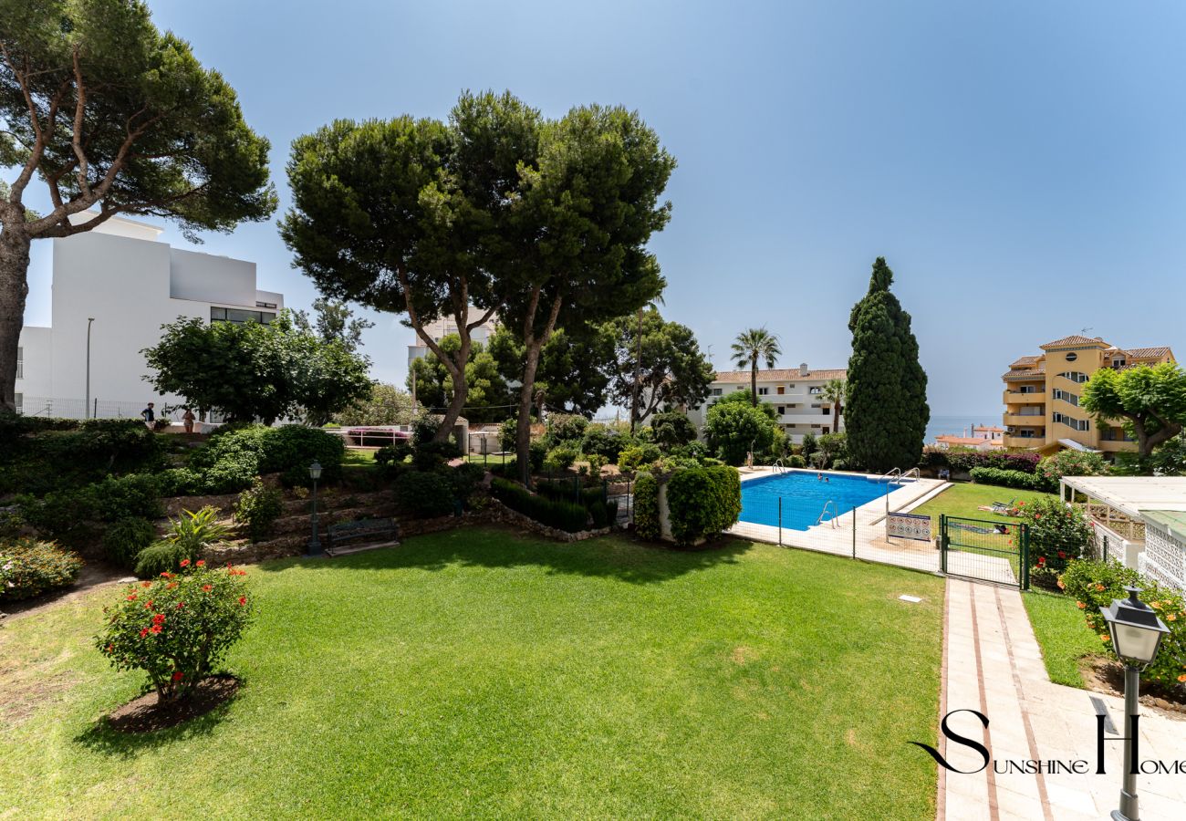 Apartment in Benalmádena - Andalusian-Style 3-Bedroom Apartment with Sea Views in Central Benalmádena