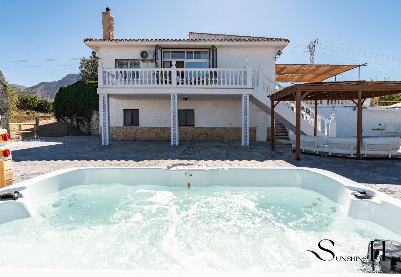 Villa in Alhaurín el Grande - Heated pool & spa villa in the mountains