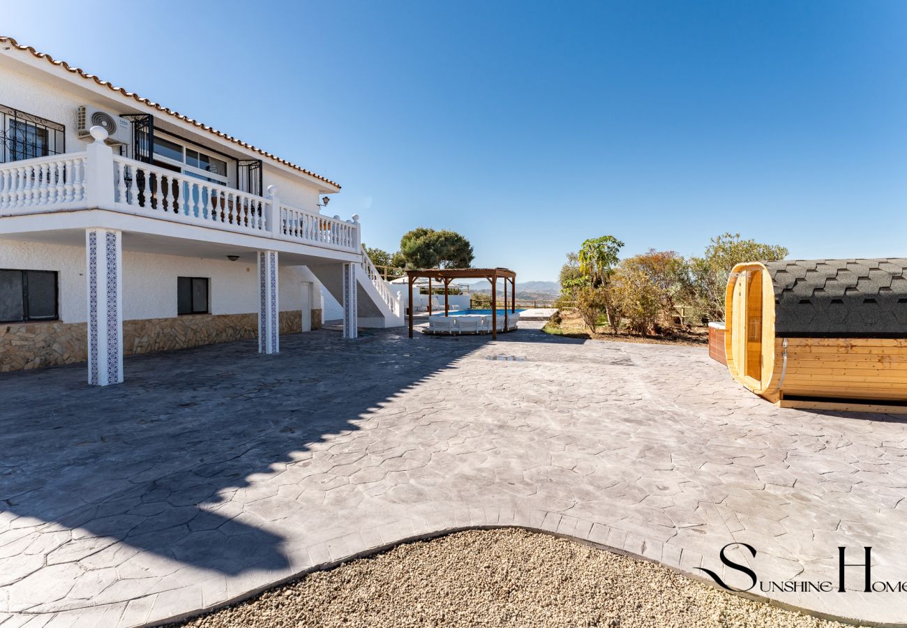 Villa in Alhaurín el Grande - Heated pool & spa villa in the mountains