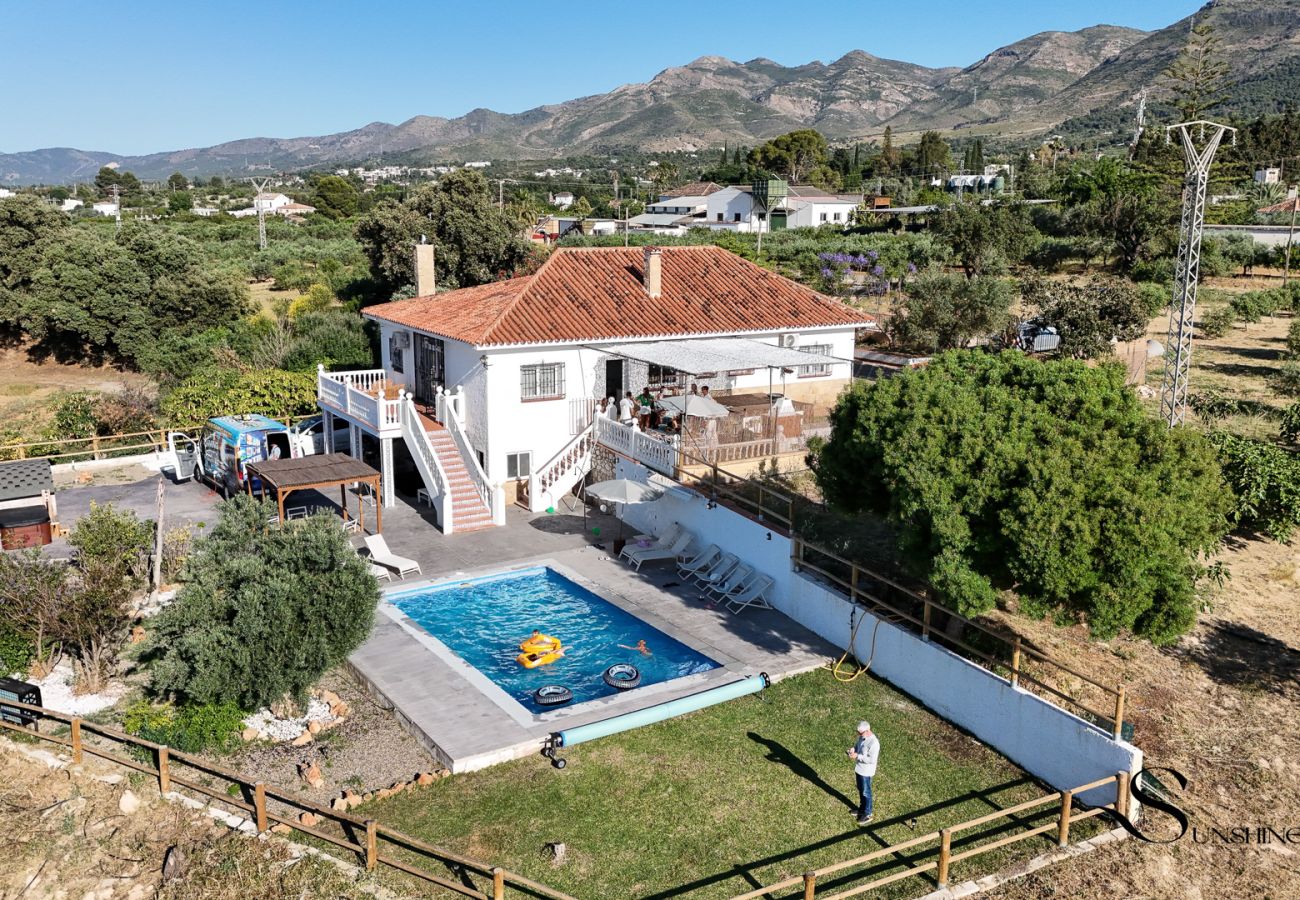 Villa in Alhaurín el Grande - Heated pool & spa villa in the mountains REF032
