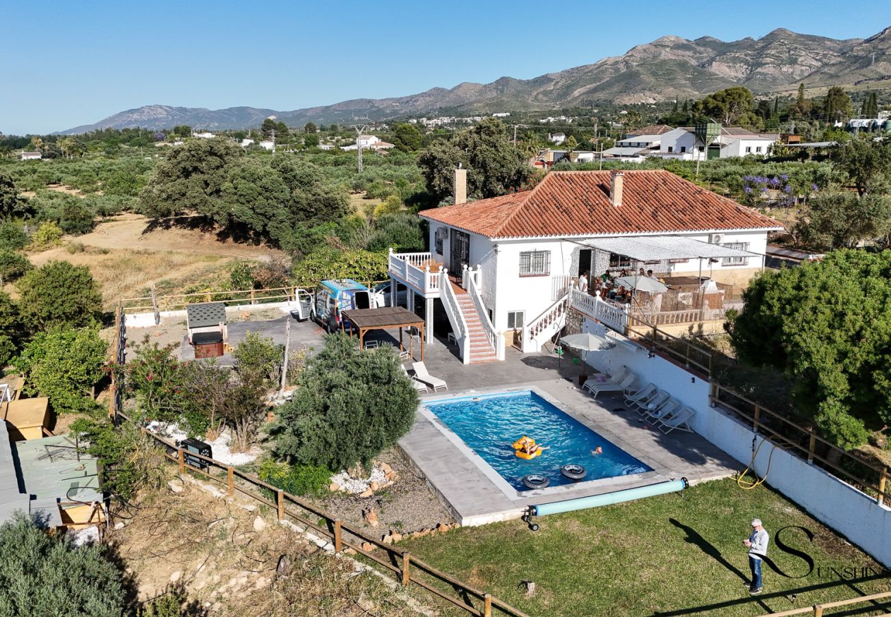 Villa in Alhaurín el Grande - Heated pool & spa villa in the mountains REF032