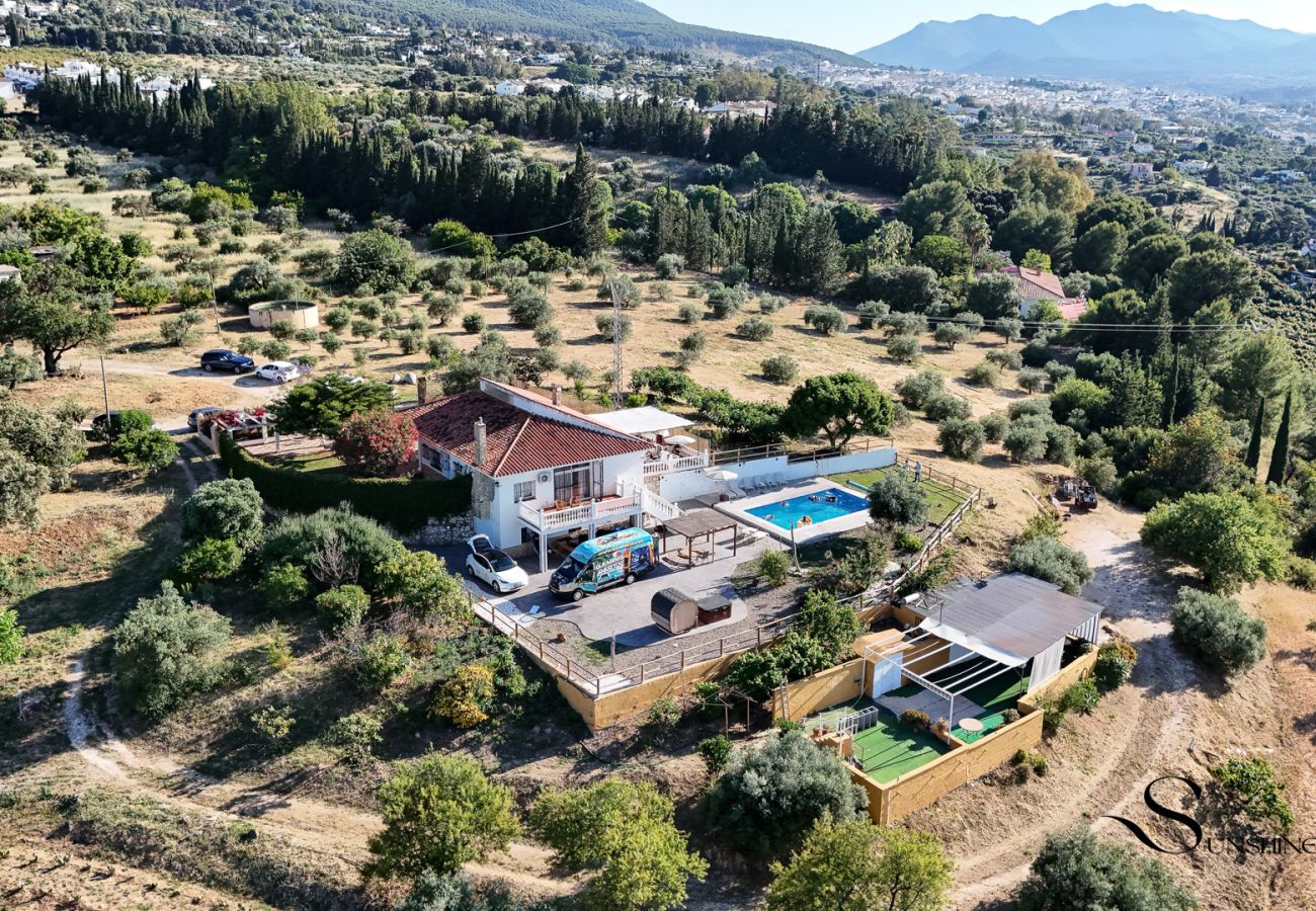 Villa in Alhaurín el Grande - Heated pool & spa villa in the mountains REF032