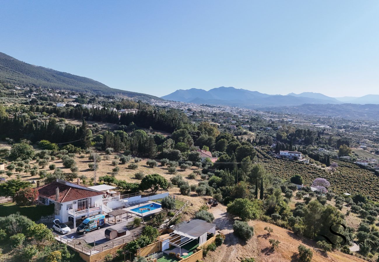 Villa in Alhaurín el Grande - Heated pool & spa villa in the mountains REF032