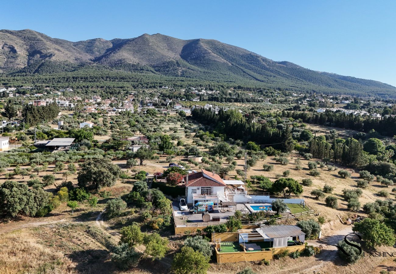 Villa in Alhaurín el Grande - Heated pool & spa villa in the mountains REF032
