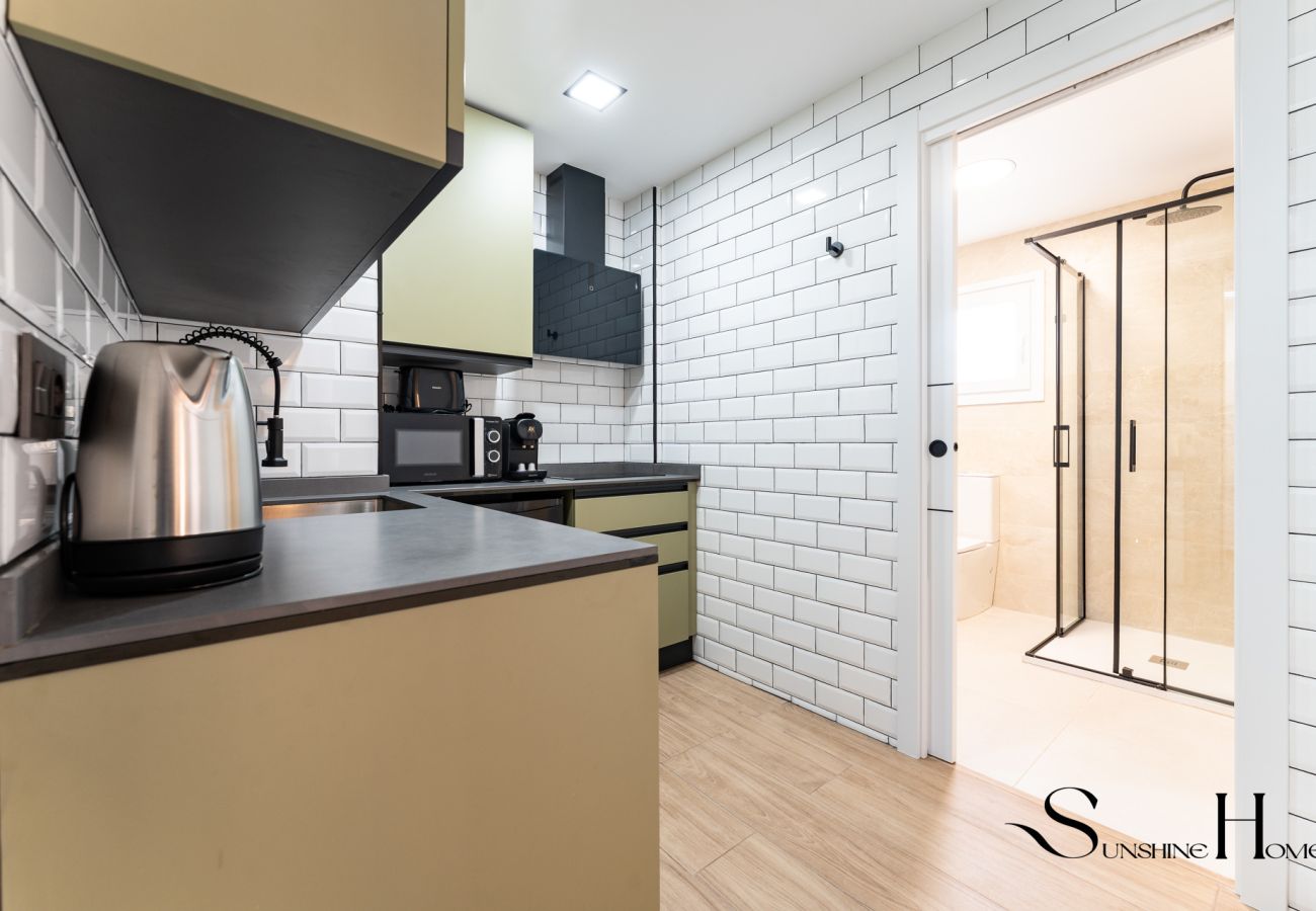 Apartment in Torremolinos - Beachfront place with Balcony & Pool REF065