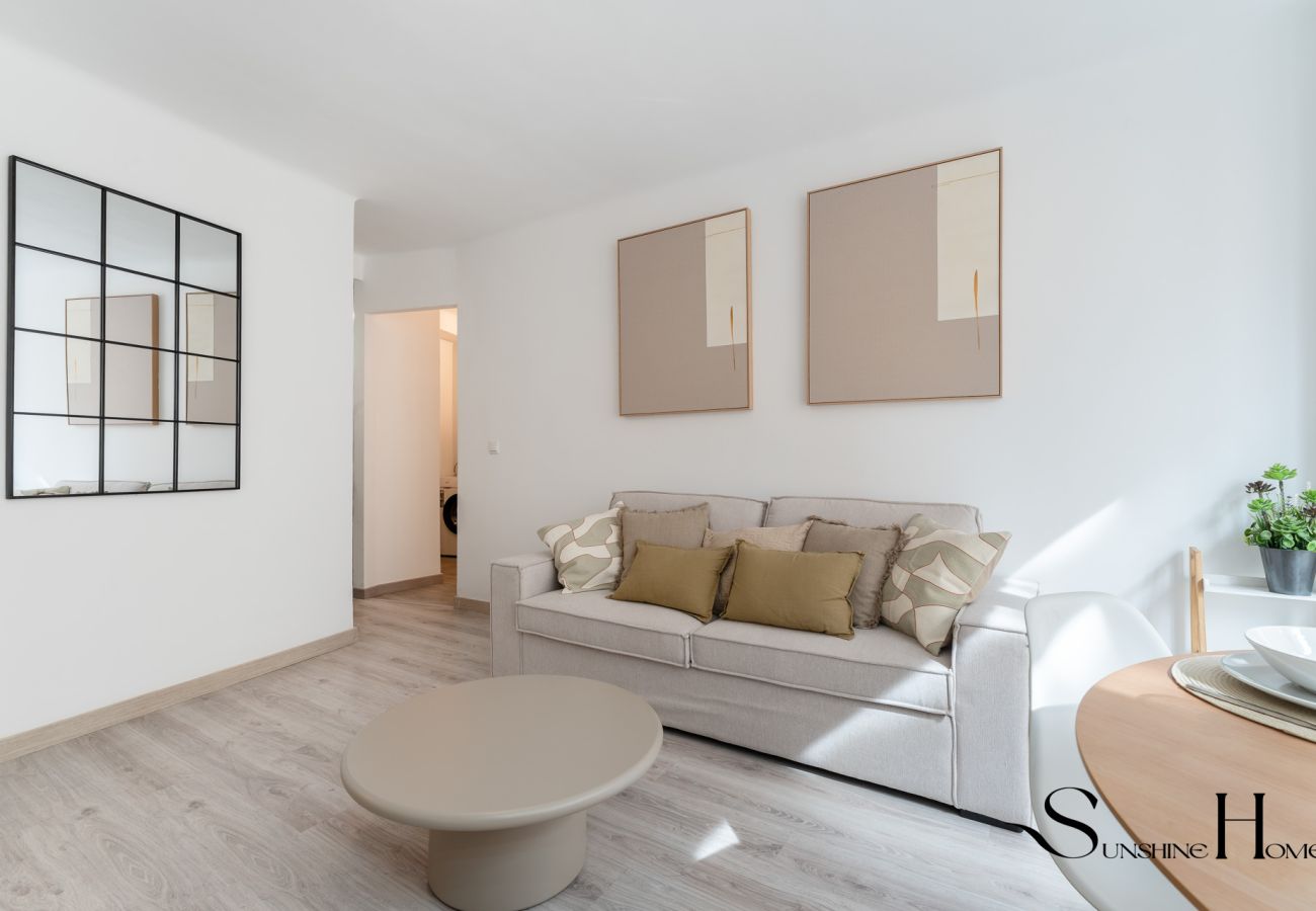 Apartment in Málaga - Modern 2BR Apartment in Málaga Historic Centre – Walk Everywhere REF068