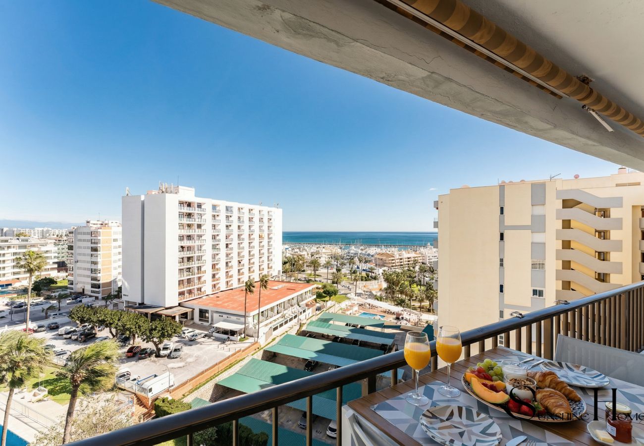 Apartment in Benalmádena - Exclusive 3BR Near Beach & Puerto Marina REF069