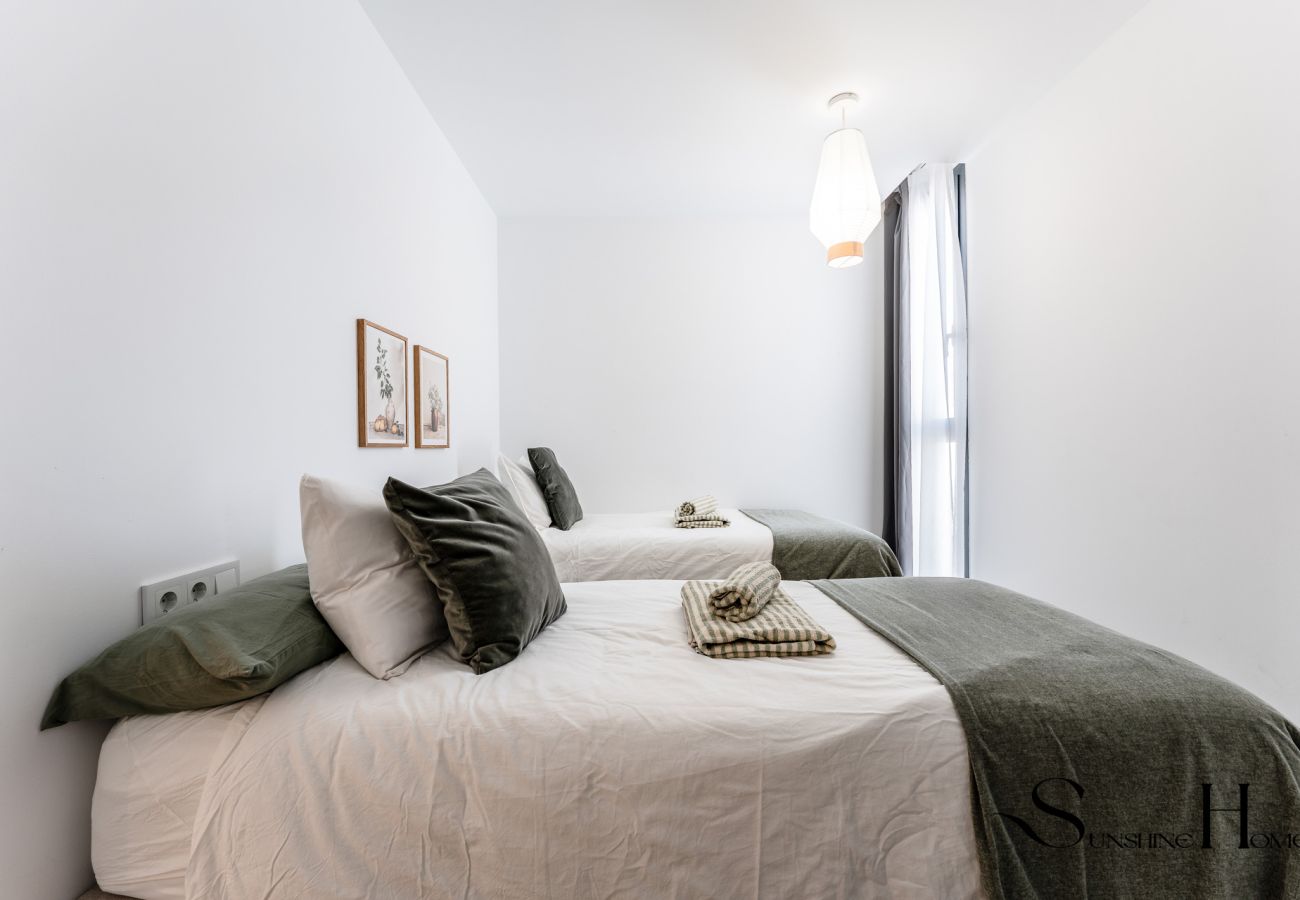 Apartment in Fuengirola - Fancy 2 Bedroom Fuengirola Escape REF071